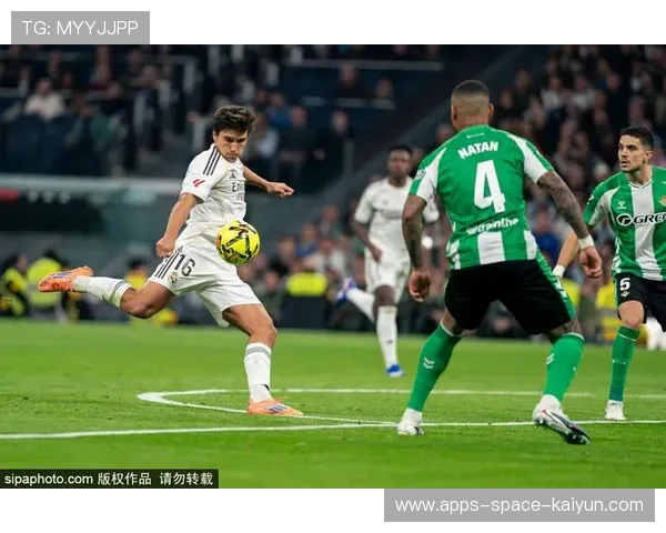 皇马贡萨洛弧顶远射建功——那个瞬间点燃伯纳乌的激情